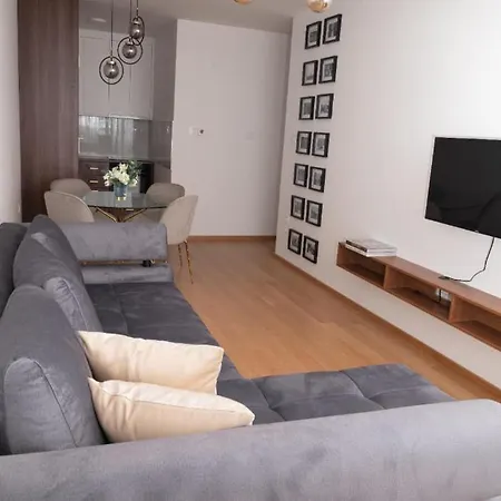 Birkin Casa- Prime Location Apartment