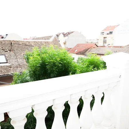 Birkin Casa- Prime Location Apartment